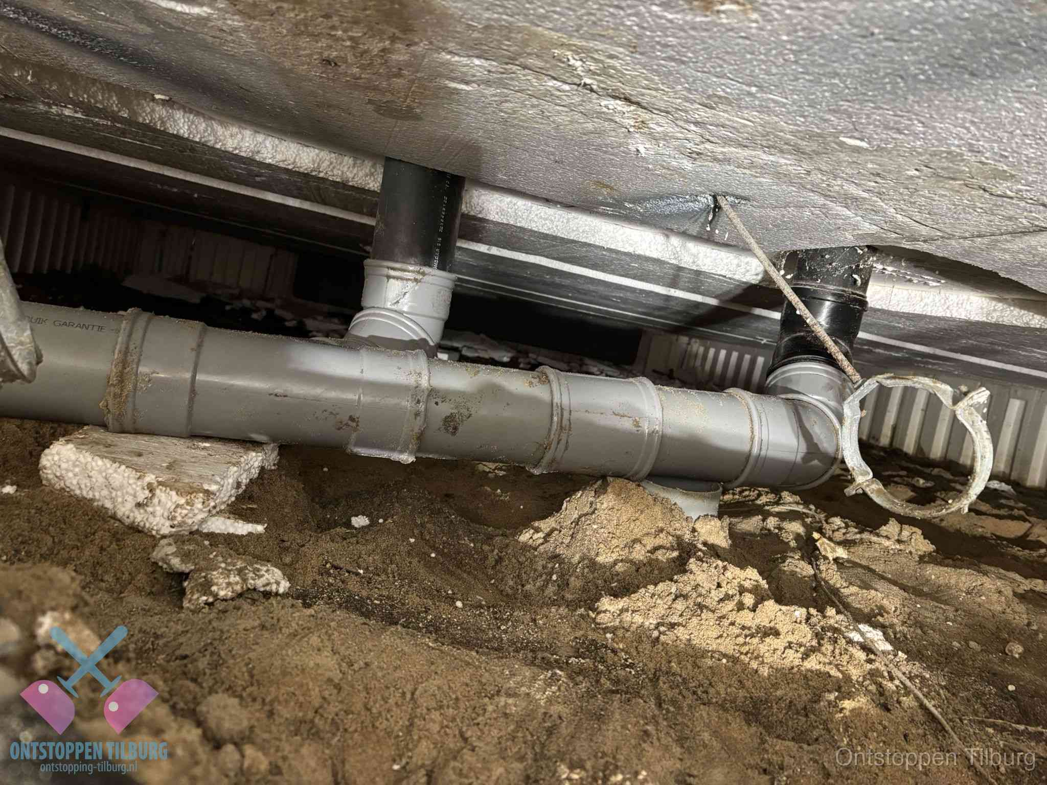 PVC-buizen in de kruipruimte van een gemengd of gescheiden rioolstelsel in Tilburg